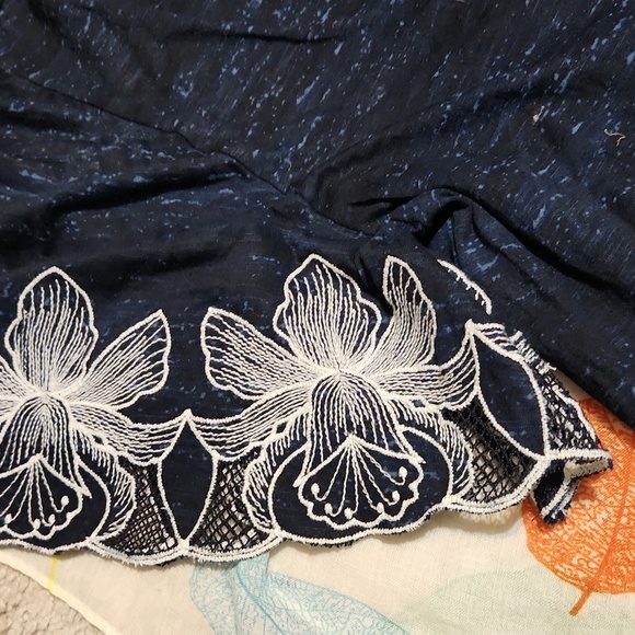 Blouse - Picture 2 of 5